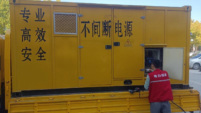 措勤柴油发电机组和UPS电源配合使用时，如何避免切换过程中的电力中断？
